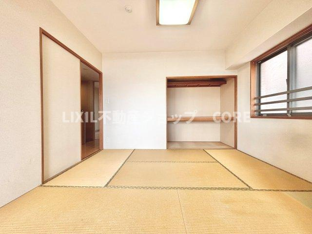 来客時や一息つきたいときなどに利用できる用途多様な空間の和室がございます。