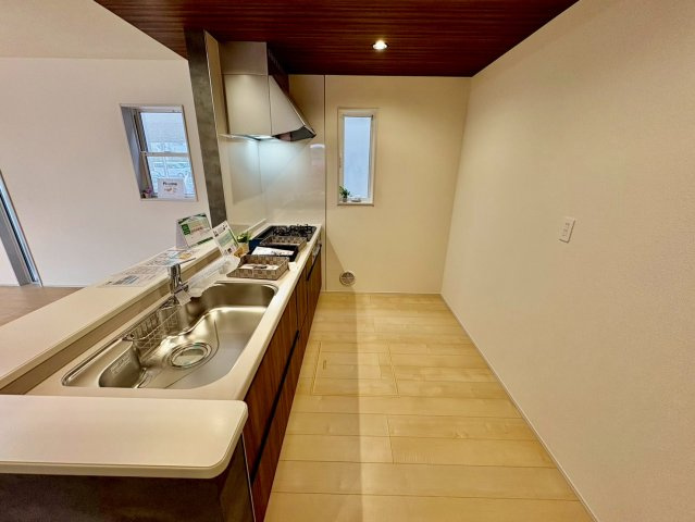 見た目もすっきり、作業もスムーズにこなせる空間です。
