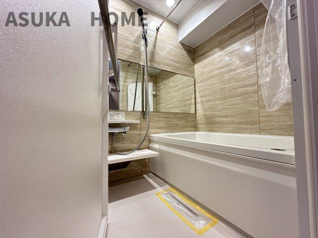 毎日の疲れを癒すバスタイム。浴室換気乾燥暖房機付きでお風呂の環境の維持にもいいですね。