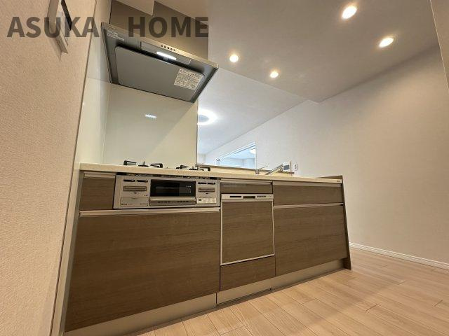 LDKが見渡せるカウンターキッチン、お料理をしながら家族との団欒の時間も過ごせるキッチンです。