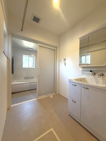【中古戸建 新潟市秋葉区横川浜の脱衣場】