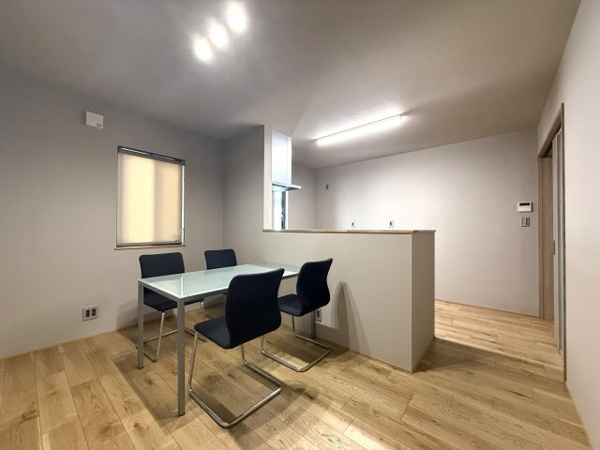 【中古戸建 新潟市秋葉区横川浜の居間】