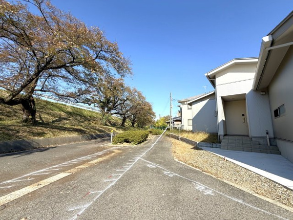 【中古戸建 新潟市秋葉区横川浜の前面道路含む現地写真】