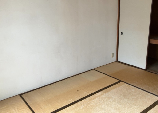 寝室でゆっくりと過ごすためにはベッド周りの適度な空間を担保することや窓の位置、照明の明るさ、寝室の広さなどを考える必要があります。自身や家族の構成とライフスタイルに併せて寝室にする部屋を選びましょう！