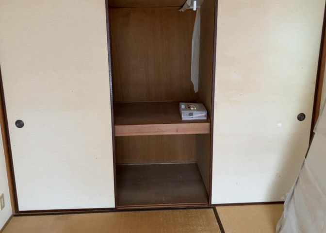 デザイン性を重視しすぎて収納が少なかった！なんてことにならないため、事前に現地で収納の数を確認しておくことをお勧めします。クローゼット以外にも床下収納や屋根裏収納、パントリーなどもチェックしましょう。