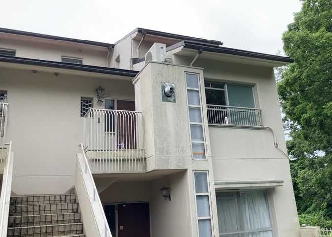 外観はマンション管理がされているかの目安になります。築年数が古いと、壁面は劣化してひび割れが生じることも！建物が古びていても細かいところが修繕されていると、きちんと管理されているなぁと感じるでしょう。