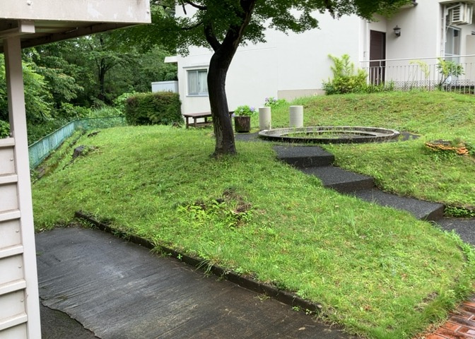 ロビーというと、エントランスと何がちがうの？と思いますよね。実はロビーとエントランスには明確な決まりはありません。物件によっては、エントランスを入って広がるある程度の広さのある空間がロビーとなります。