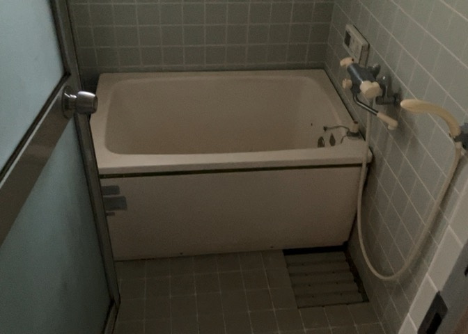 入浴時の快適さも大事なことですが、綺麗な状態を維持できなければ気持ちよく入浴できません。毎日の掃除が楽という点は大事なポイントになります！カビが生えにくく掃除がしやすい、壁や浴槽を選ぶといいでしょう。