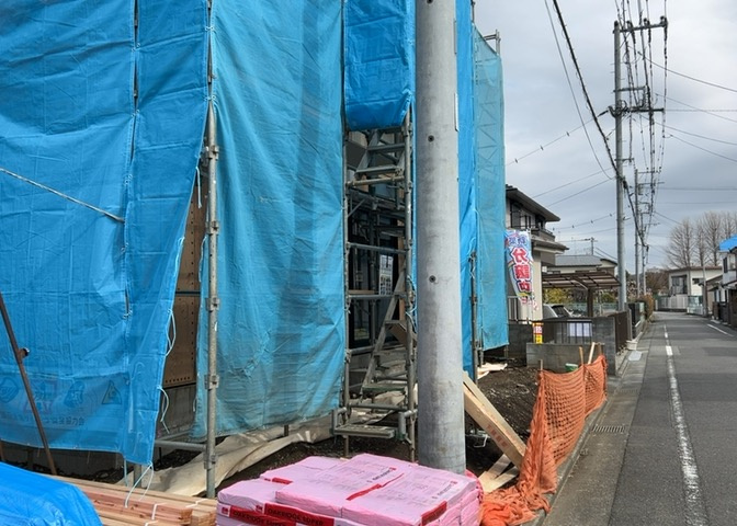 木造住宅とは土台、壁、柱など建築物の強度を支える構造体の材に木が使用されている構造を指します。構造体は建物の自重を支えるだけではなく風圧や水圧、積裁荷重などあらゆる衝撃に耐えるための基礎です。