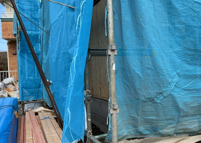 建物建築の外壁の主流となっているサイディング仕様は、板を外壁に貼り合わせる施工方法です。金属系・木質系・窯業系があり、断熱性や耐用性などが異なります。外壁の色やデザインなど詳細は現地でご確認ください。