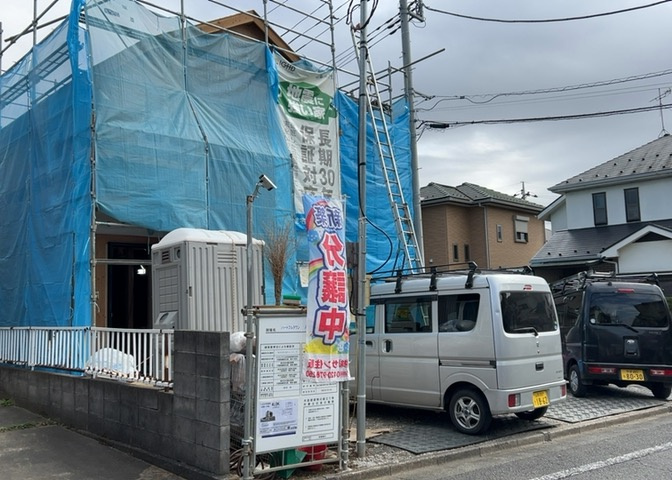 お持ちの車種によっては前面道路が広い方が便利でしょう。しかし、前面道路が広ければその分交通量が多くなるため、騒音などが気になる場合があります。実際に現地を見学し、周辺交通量や騒音などを確認しましょう！
