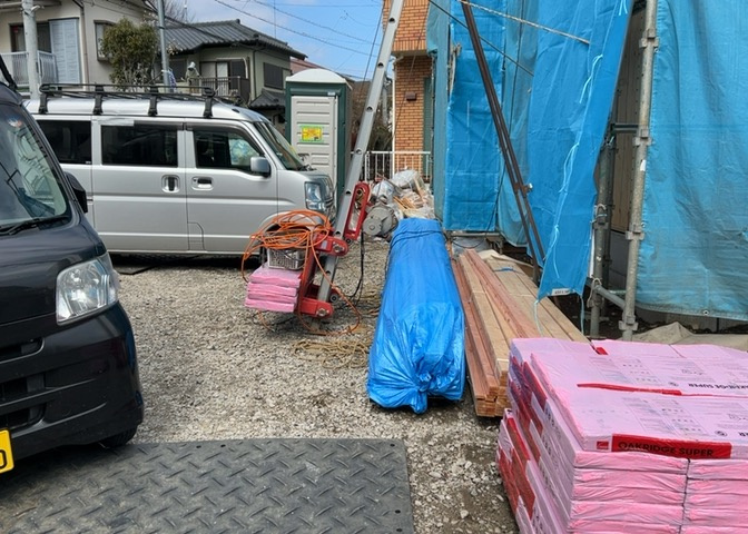駐車場と明記されていても、最小スペースでつくられた駐車場だと大型車は駐車できなかったり、出入りしにくくなったりする可能性があります。お車のサイズと購入したい物件の駐車場のサイズを現地で確認しましょう。