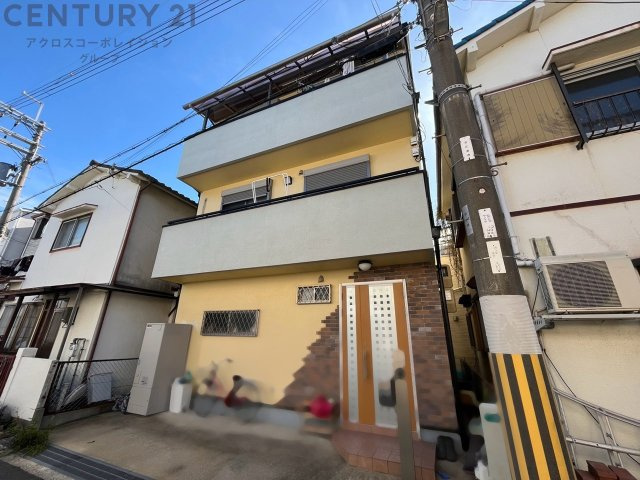 2面バルコニー：2階と3階にそれぞれ広いバルコニーがあり、洗濯物や布団を干しやすい。