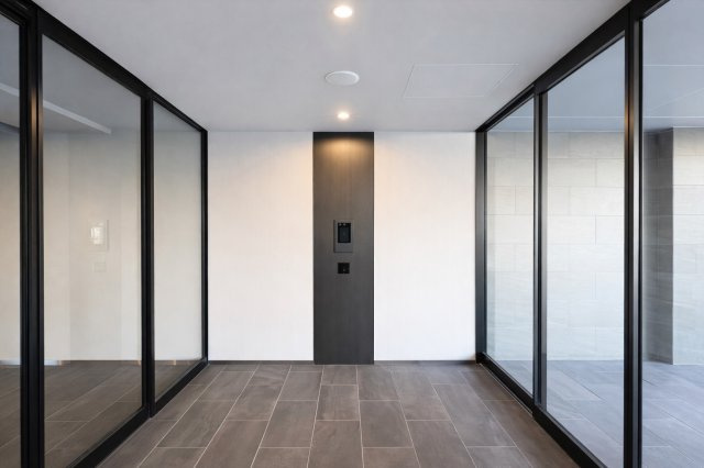 落ち着きと品格を感じさせるエントランス空間