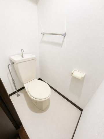 清潔感のあるトイレです