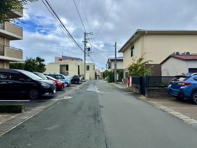 物件前の道路になります。