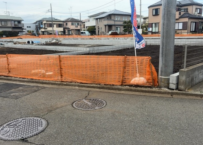 土地の形が極端に長細かったり、狭小地、あるいは道路との高低差がある傾斜地だった場合、後々売ろうとしても買い手がつかない場合もあります。後々、売却することになった時に価値の下がらない土地を選びましょう。