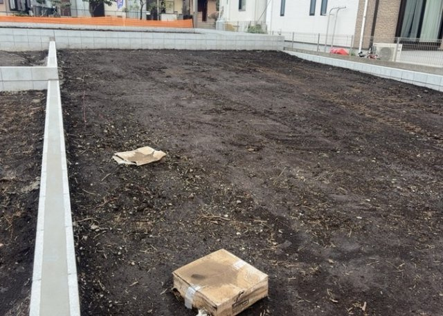 隣家の土地はどうなっているのか、生活利便施設が近くにあるのか、学校まで近いかなど、お客様のライフスタイルにあわせたイメージが重要です。また、近くにあると困る施設が近くにないかも確認するといいでしょう。