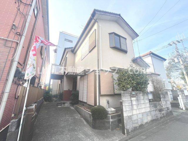 ゆったりとした駐車スペースを確保いたしましたので、大きめのお車でも駐車可能です。