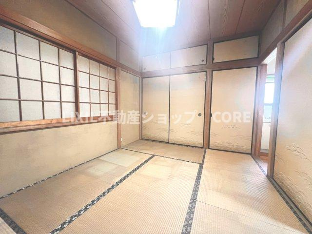 6帖の和室は玄関入ってすぐの場所に位置しているので、お客様をお招きした時に直接お部屋にご案内できる間取りです。