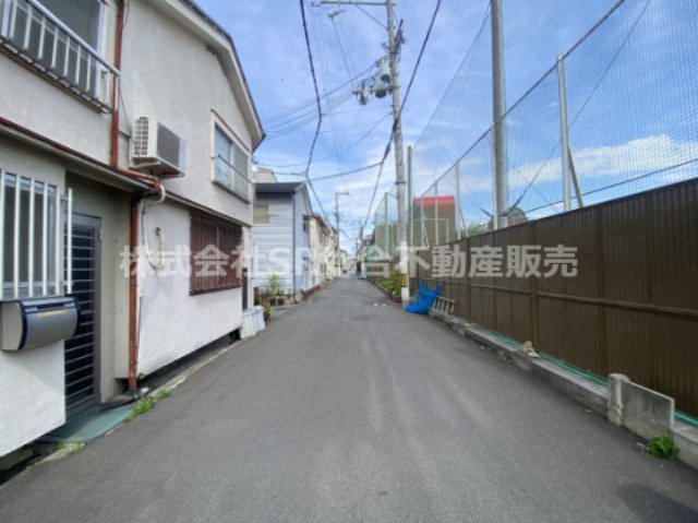前面道路含む現地写真です