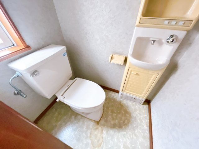 ◎閑静な分譲地内の北東角地　◎ゆったりとした広さの間取りが特徴です。　◎リフォームは必要になりますが、　まだまだご利用いただける物件かと思います。