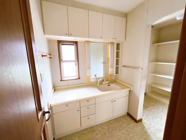 ◎閑静な分譲地内の北東角地　◎ゆったりとした広さの間取りが特徴です。　◎リフォームは必要になりますが、　まだまだご利用いただける物件かと思います。