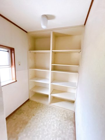 ◎閑静な分譲地内の北東角地　◎ゆったりとした広さの間取りが特徴です。　◎リフォームは必要になりますが、　まだまだご利用いただける物件かと思います。