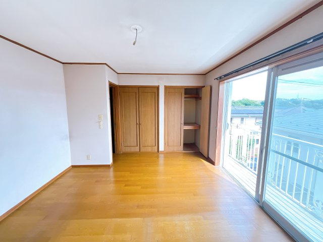 ◎閑静な分譲地内の北東角地　◎ゆったりとした広さの間取りが特徴です。　◎リフォームは必要になりますが、　まだまだご利用いただける物件かと思います。