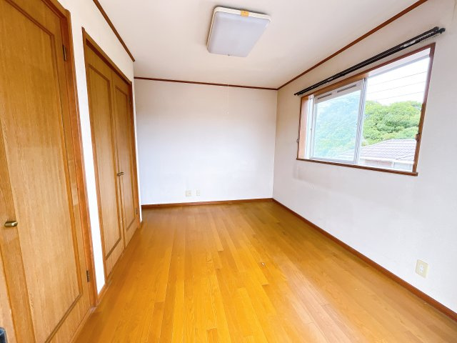 ◎閑静な分譲地内の北東角地　◎ゆったりとした広さの間取りが特徴です。　◎リフォームは必要になりますが、　まだまだご利用いただける物件かと思います。