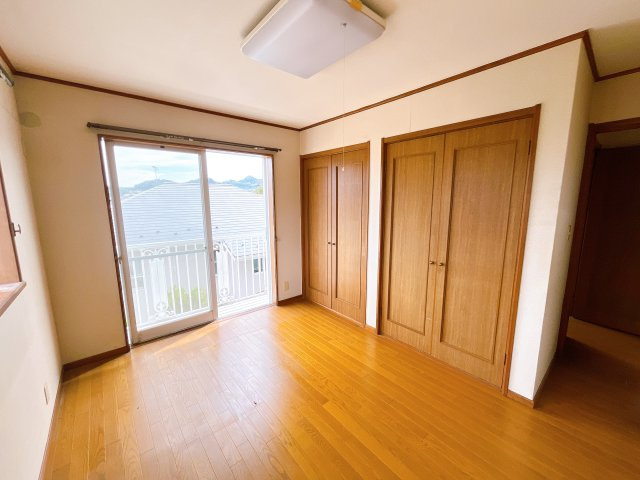 ◎閑静な分譲地内の北東角地　◎ゆったりとした広さの間取りが特徴です。　◎リフォームは必要になりますが、　まだまだご利用いただける物件かと思います。