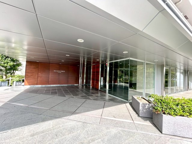 マンションのエントランスには、もともと風よけや防犯の役割がありますが、マンションによって宅配ボックスなどの設備が備わっている所もあります。日々の生活をイメージしながら生活しやすさをチェックしましょう。