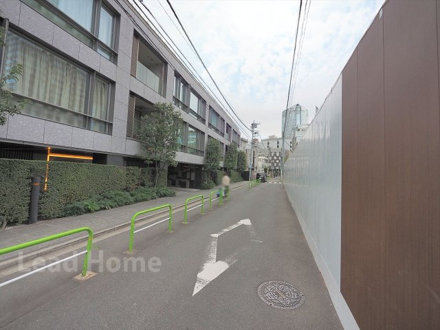 綺麗に整備された歩道が完備された前面道路！見通しも良く安心感を持って歩行していただけます♪