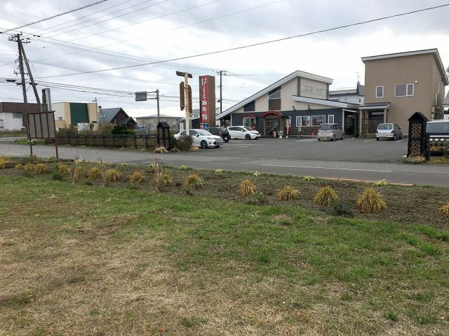 敷地より北西側道路に向かって撮影した写真です