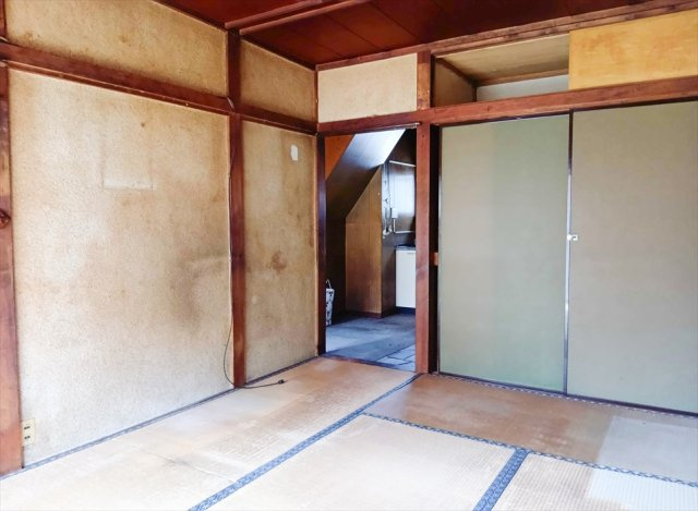 リビング代わりとしても使いやすい1階和室。　明るく開放感のあるお部屋です。