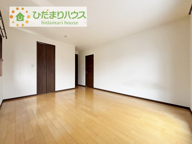 ゆとりのある主寝室！ご家族全員で寝れちゃいます♪