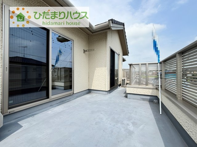 広々としたバルコニー。お洗濯物もぜーんぶ干せちゃいます！！