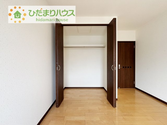 ハンガーパイプ付でお洋服の出し入れもラクラクです！