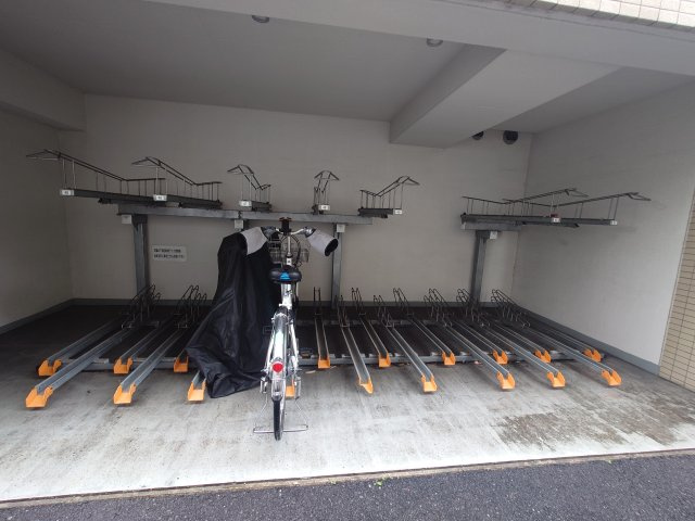 屋外駐輪場でも屋根付きのため、雨の日も心配いりません