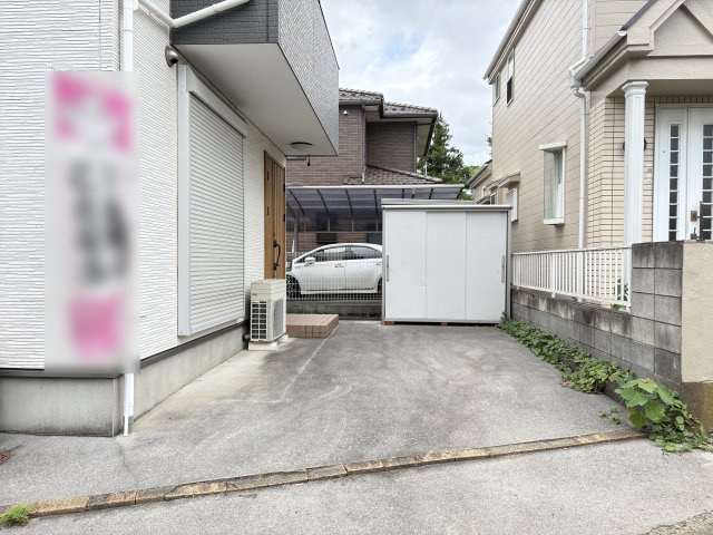 駐車スペース1台可(車種による)！