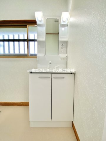 朝の身支度には欠かせない独立洗面化粧台