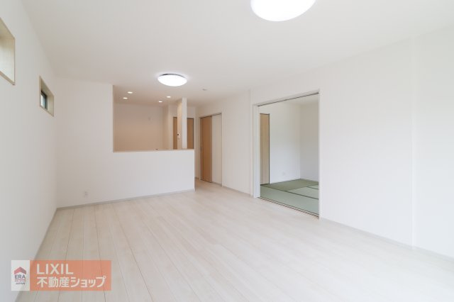 【ダイニング】現地完成写真。家族でくつろげるダイニングです。