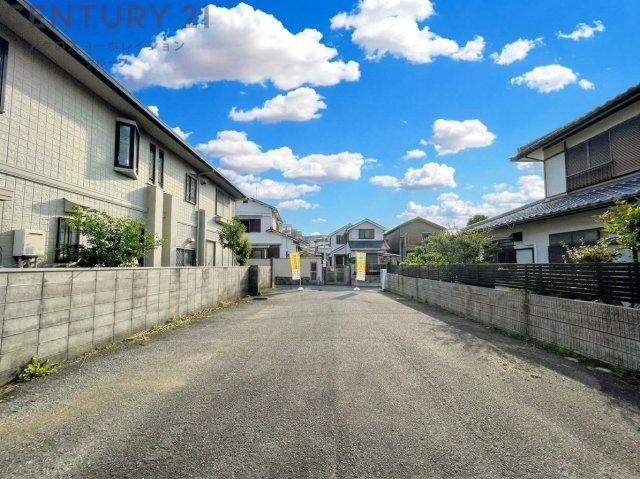 建築条件無し土地：大手ハウスメーカやお好きな工務店を選べます。