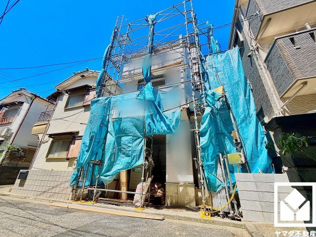 たっぷり収納できる約4.5帖の納戸付きだから、家の中をもっとスッキリ。季節の荷物や趣味の道具もしっかり収納。テレワークスペースや趣味のお部屋などとしてもご活用いただけます。