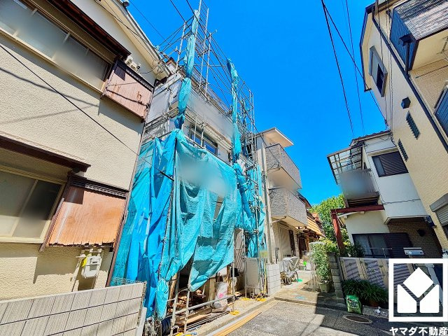 駐車スペースを1台分確保。重い荷物や雨の日の移動もスムーズで、快適なカーライフを実現。