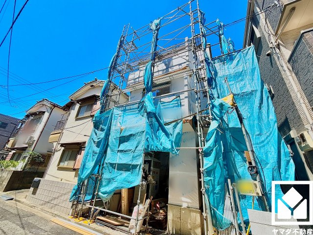 プライバシー・採光に配慮された広々17.5帖の2階リビングが魅力。家族全員がリラックスできる、ゆったりとした快適リビングで温かい団らんの時間を。