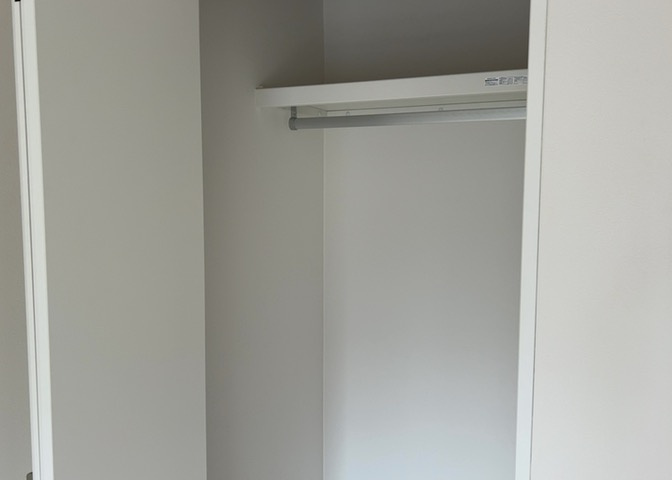 デザイン性を重視しすぎて収納が少なかった！なんてことにならないため、事前に現地で収納の数を確認しておくことをお勧めします。クローゼット以外にも床下収納や屋根裏収納、パントリーなどもチェックしましょう。