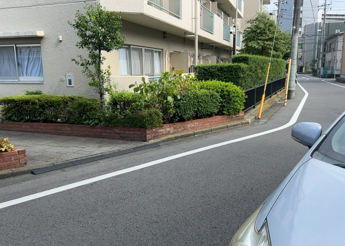 物件によっては、入居者が個人的に使用できる専用庭がついているものもあります。また、住宅の中にある土間の部分を庭と呼ぶこともあります。庭の用途は住む人によって変わり、それによってデザインもさまざまです。