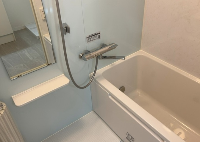 入浴時の快適さも大事なことですが、綺麗な状態を維持できなければ気持ちよく入浴できません。毎日の掃除が楽という点は大事なポイントになります！カビが生えにくく掃除がしやすい、壁や浴槽を選ぶといいでしょう。