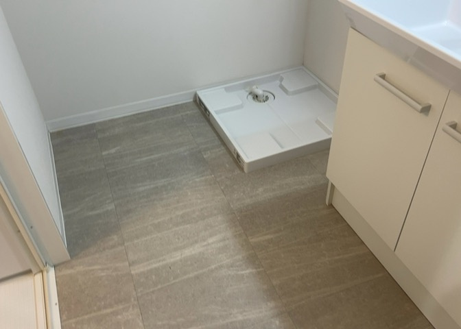 洗面脱衣所は「体を綺麗に整える場所」という目的と役割を持っています。そして便利で使い勝手のいい「体を綺麗に整える場所」にするためには、配置や動線、照明や収納計画をしっかりと検討しておく必要があります。